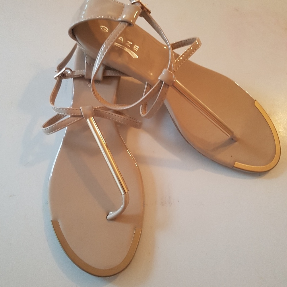 Flat nude sandals